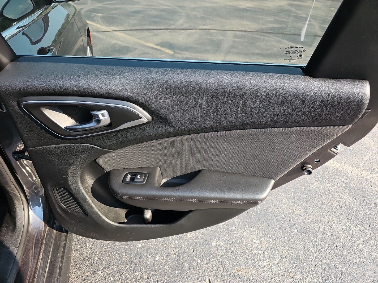Used 2015 Chrysler 200 Limited FWD image 17