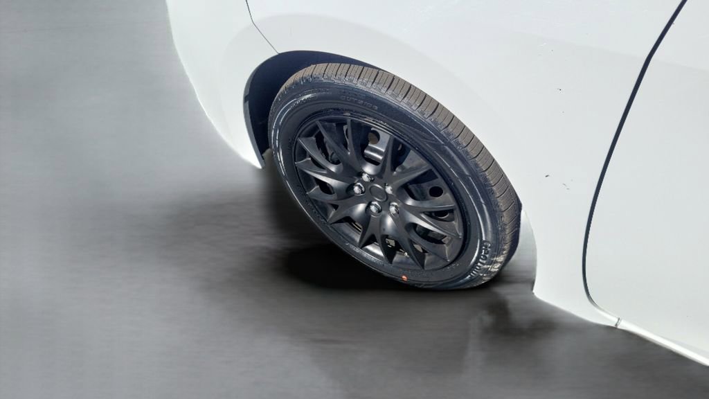 Used 2016 Toyota Corolla LE image 18