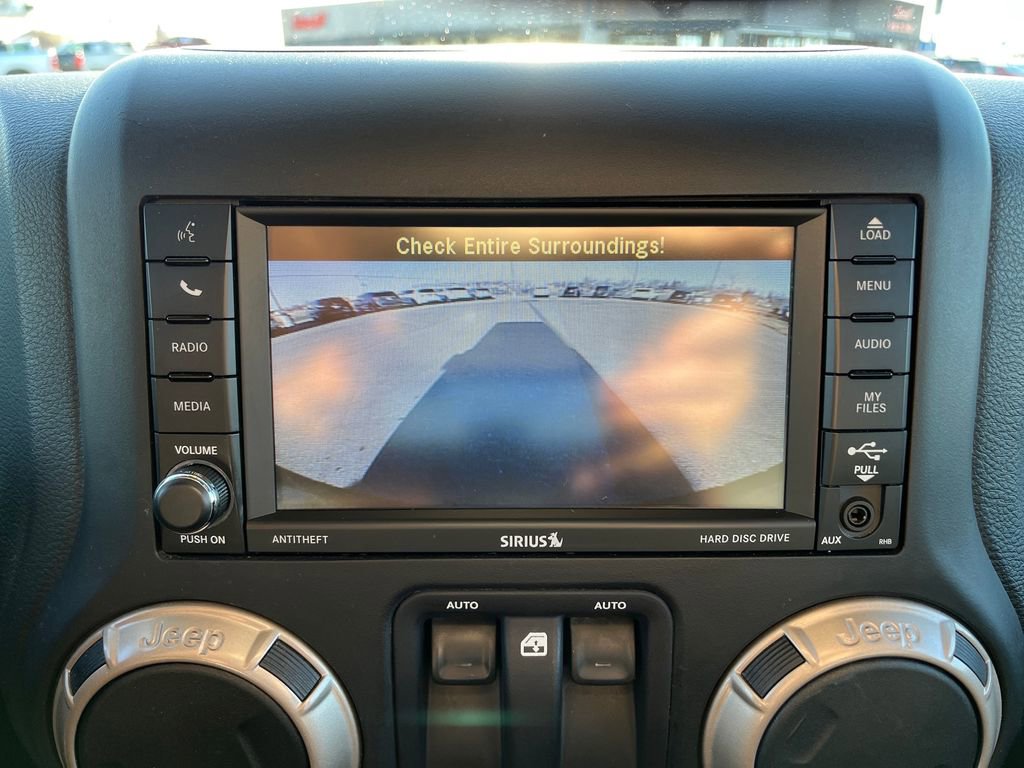 Used 2016 Jeep Wrangler Sahara image 25