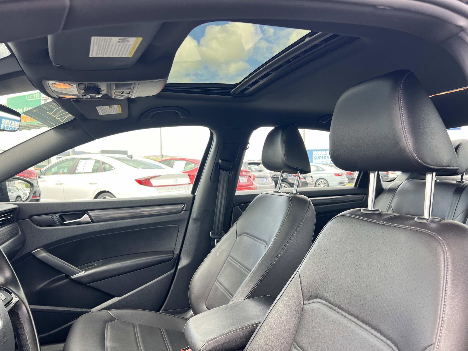 Certified 2022 Volkswagen Passat 2.0T R-Line image 18