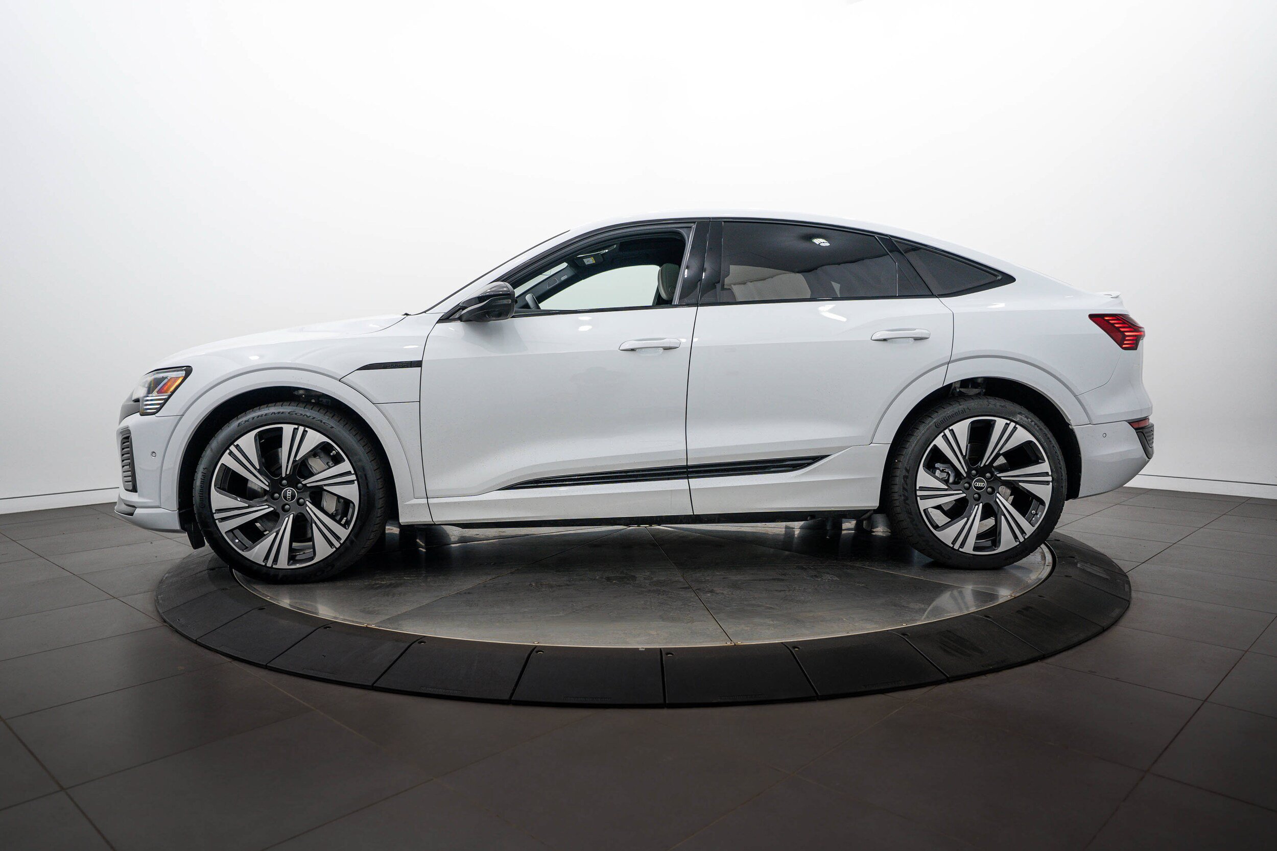 Certified 2024 Audi Q8 e-tron Prestige w/ Prestige Package AWD/4WD image 7