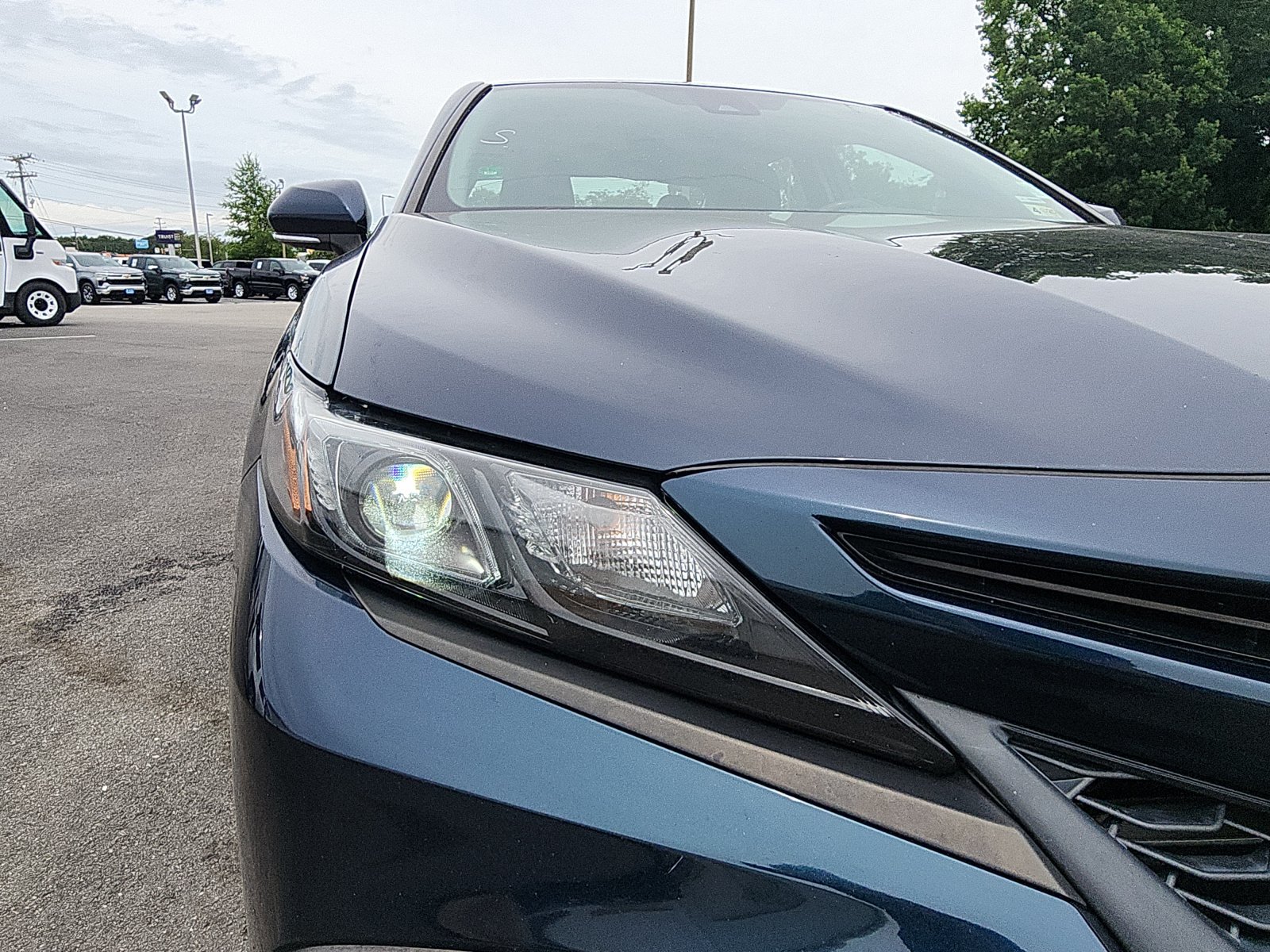 Used 2021 Toyota Camry SE w/ Convenience Package FWD image 9
