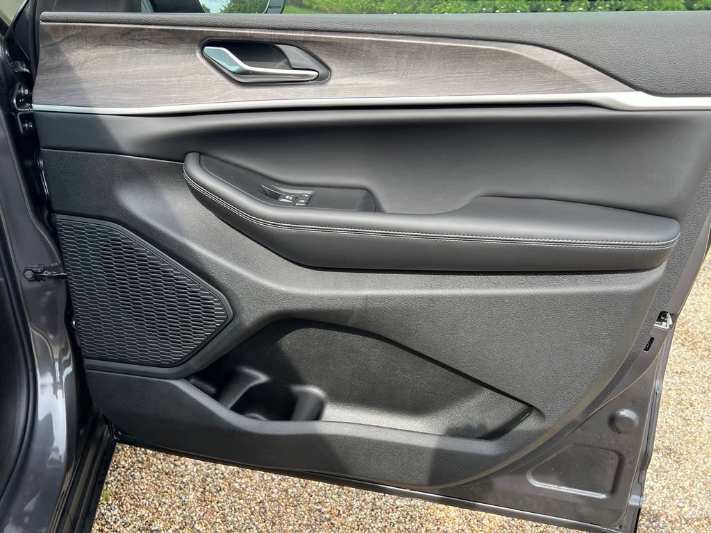 New 2026 Jeep Grand Cherokee L 4WD image 15
