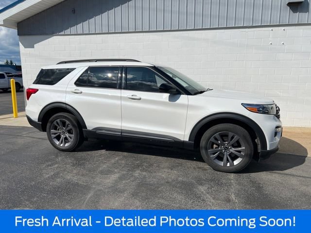 Used 2023 Ford Explorer XLT w/ XLT Sport Appearance Package AWD/4WD image 4