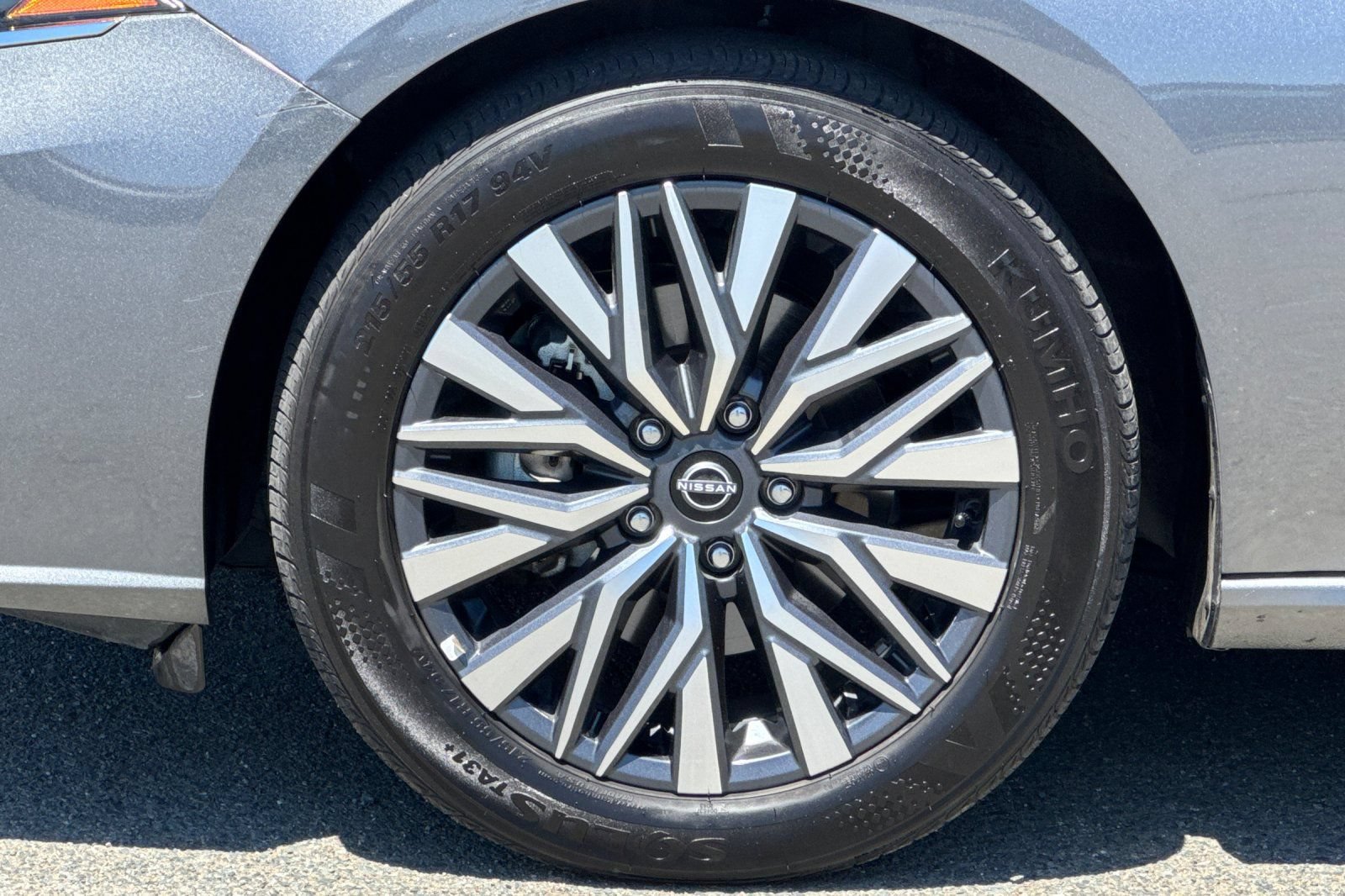 Used 2025 Nissan Altima 2.5 SV FWD image 25