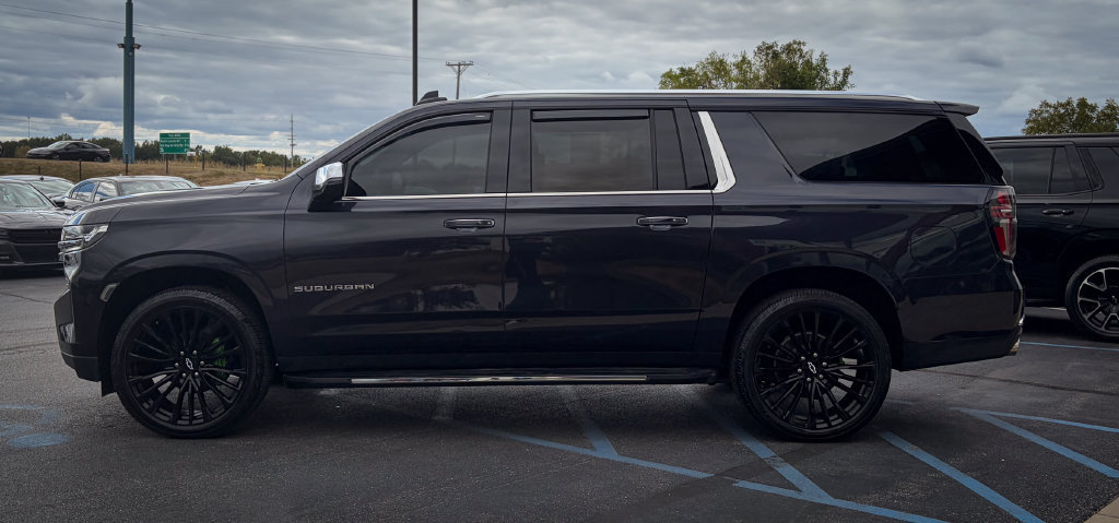 Used 2023 Chevrolet Suburban Premier AWD/4WD image 24