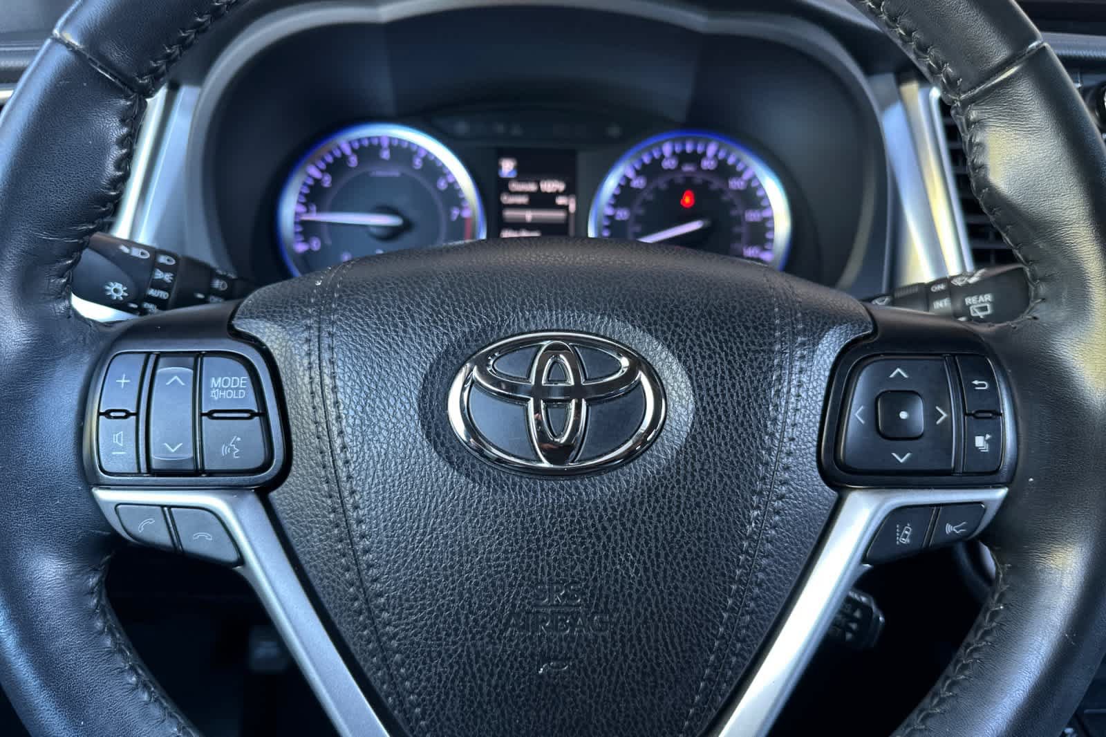 Used 2019 Toyota Highlander XLE AWD/4WD image 26