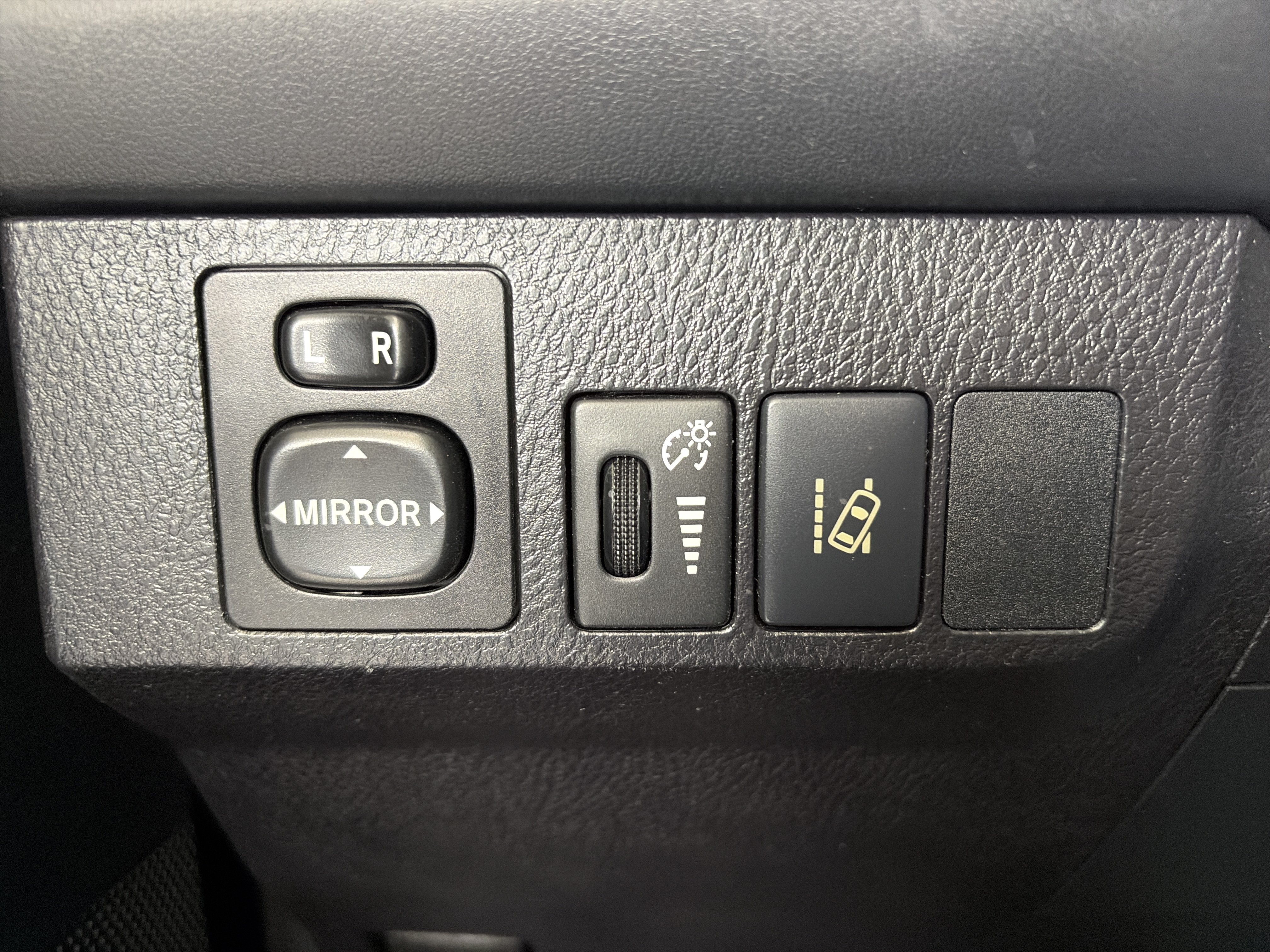 Used 2017 Toyota RAV4 LE w/ All Weather Liner Package AWD/4WD image 24