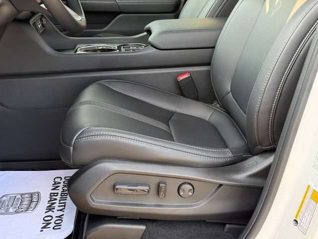 Used 2025 Honda Pilot EX-L image 14