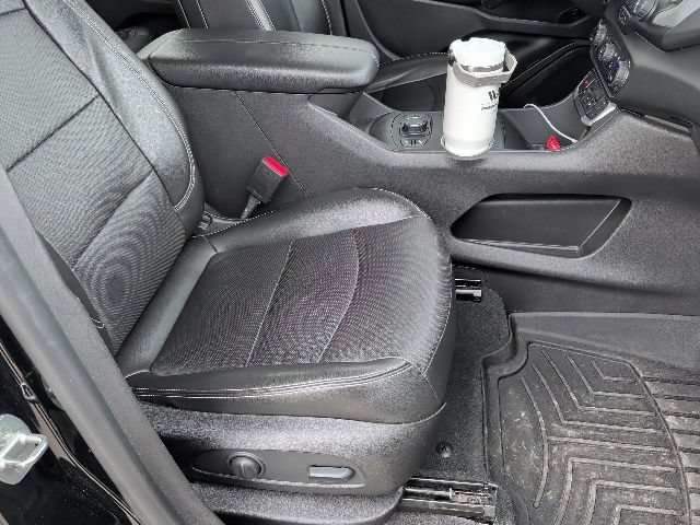 Used 2022 GMC Terrain SLT AWD/4WD image 9