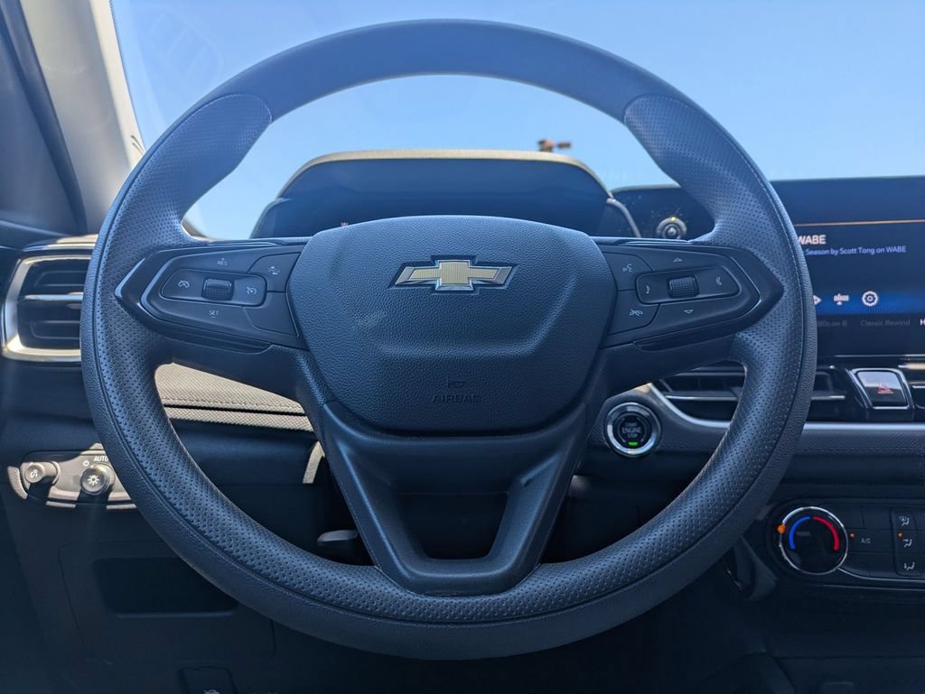 Used 2025 Chevrolet TrailBlazer LT AWD/4WD image 21