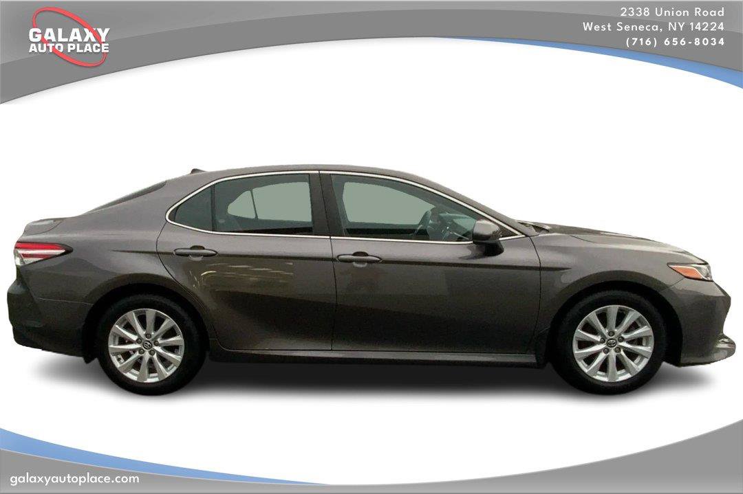 Used 2020 Toyota Camry LE FWD image 4