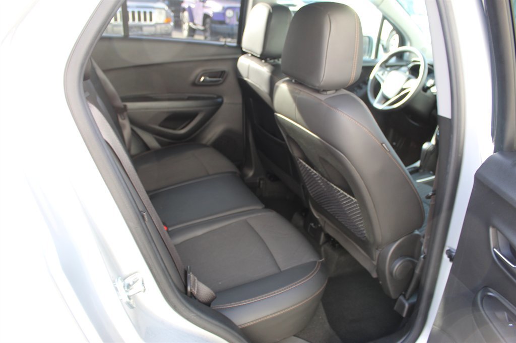 Used 2021 Chevrolet Trax LT w/ Sport Edition image 14