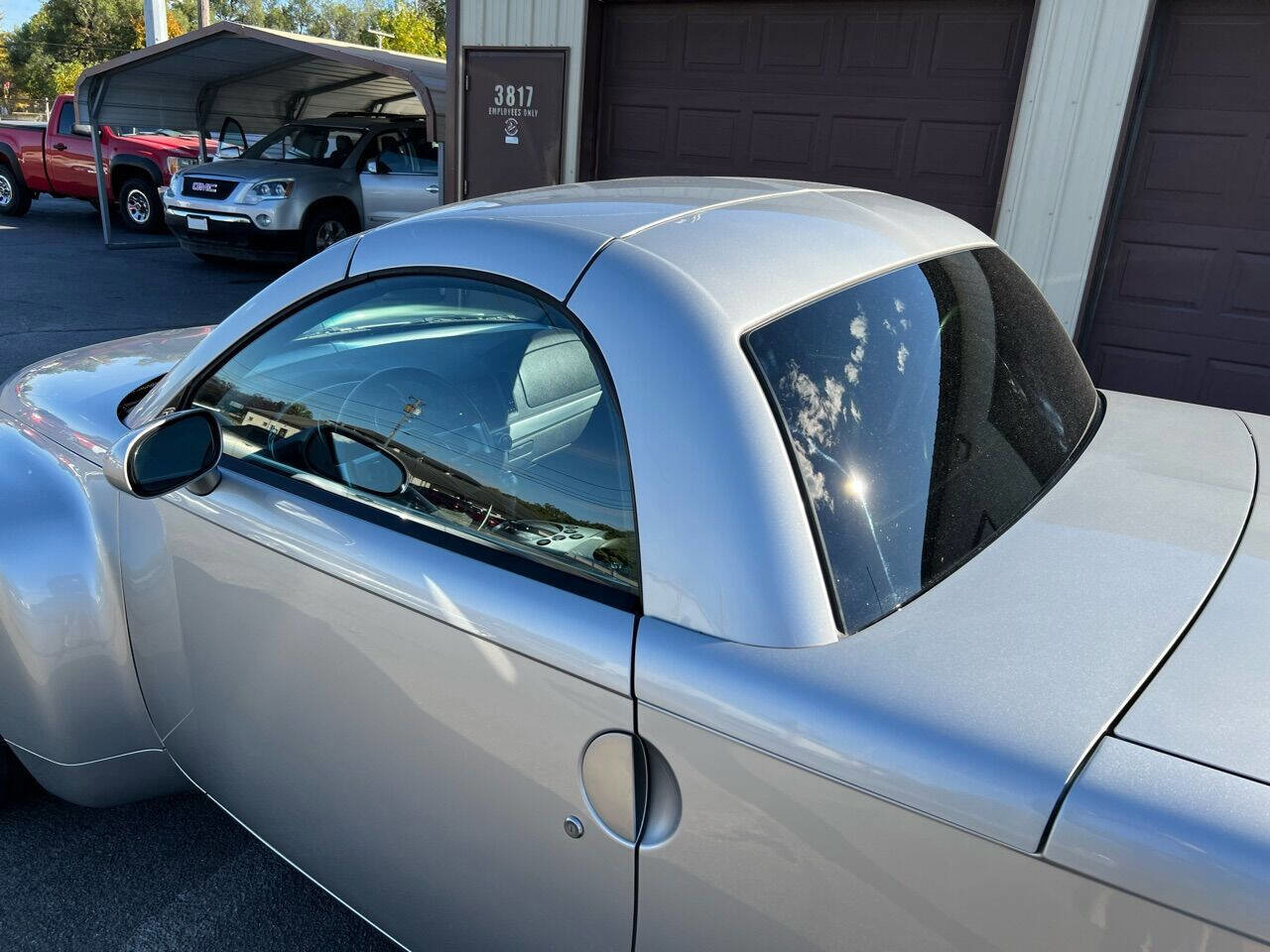 Used 2004 Chevrolet SSR w/ Preferred Equipment Group RWD image 17