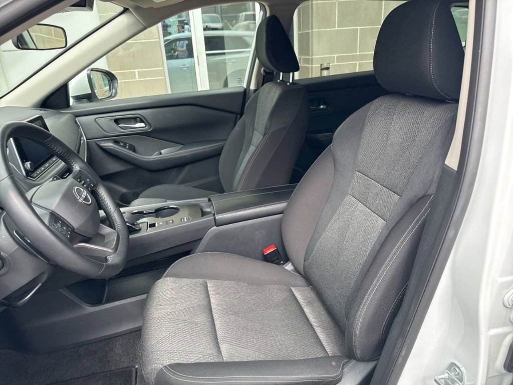 Used 2025 Nissan Rogue SV image 22