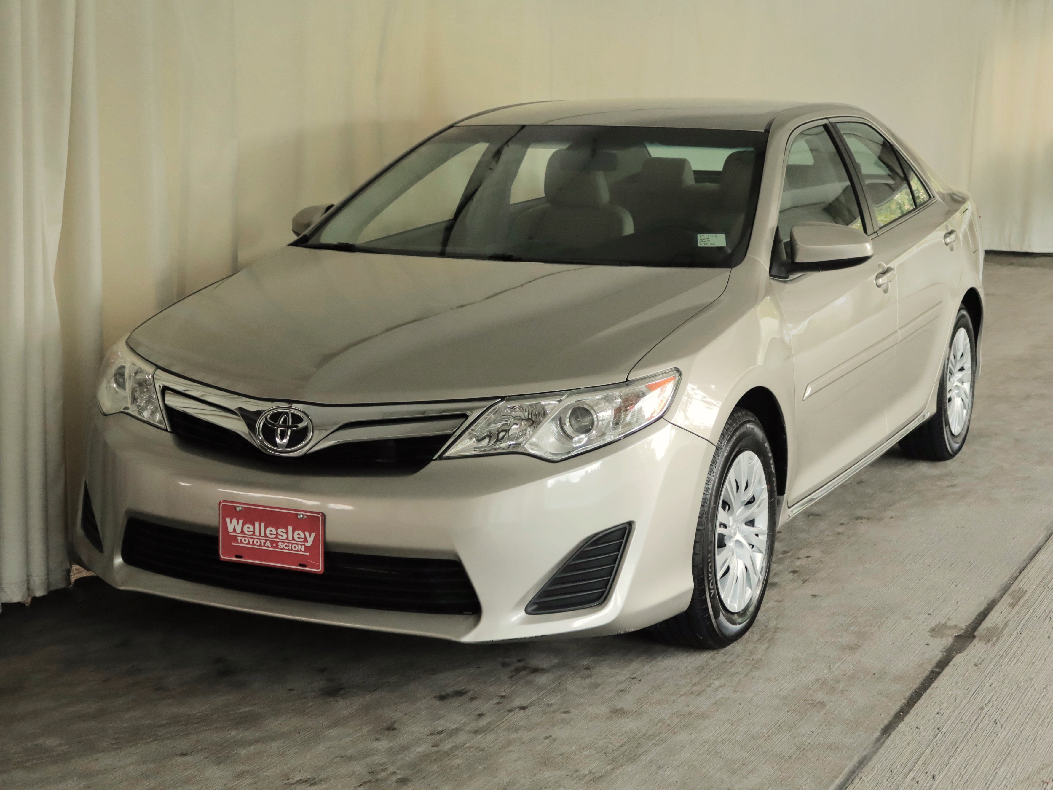 Used 2014 Toyota Camry FWD image 21