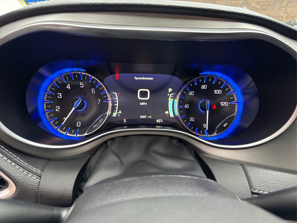 Used 2024 Chrysler Pacifica Limited w/ S Appearance Package image 23