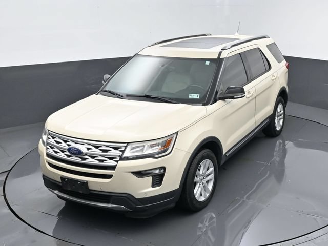 Used 2018 Ford Explorer XLT w/ Equipment Group 202A AWD/4WD image 24