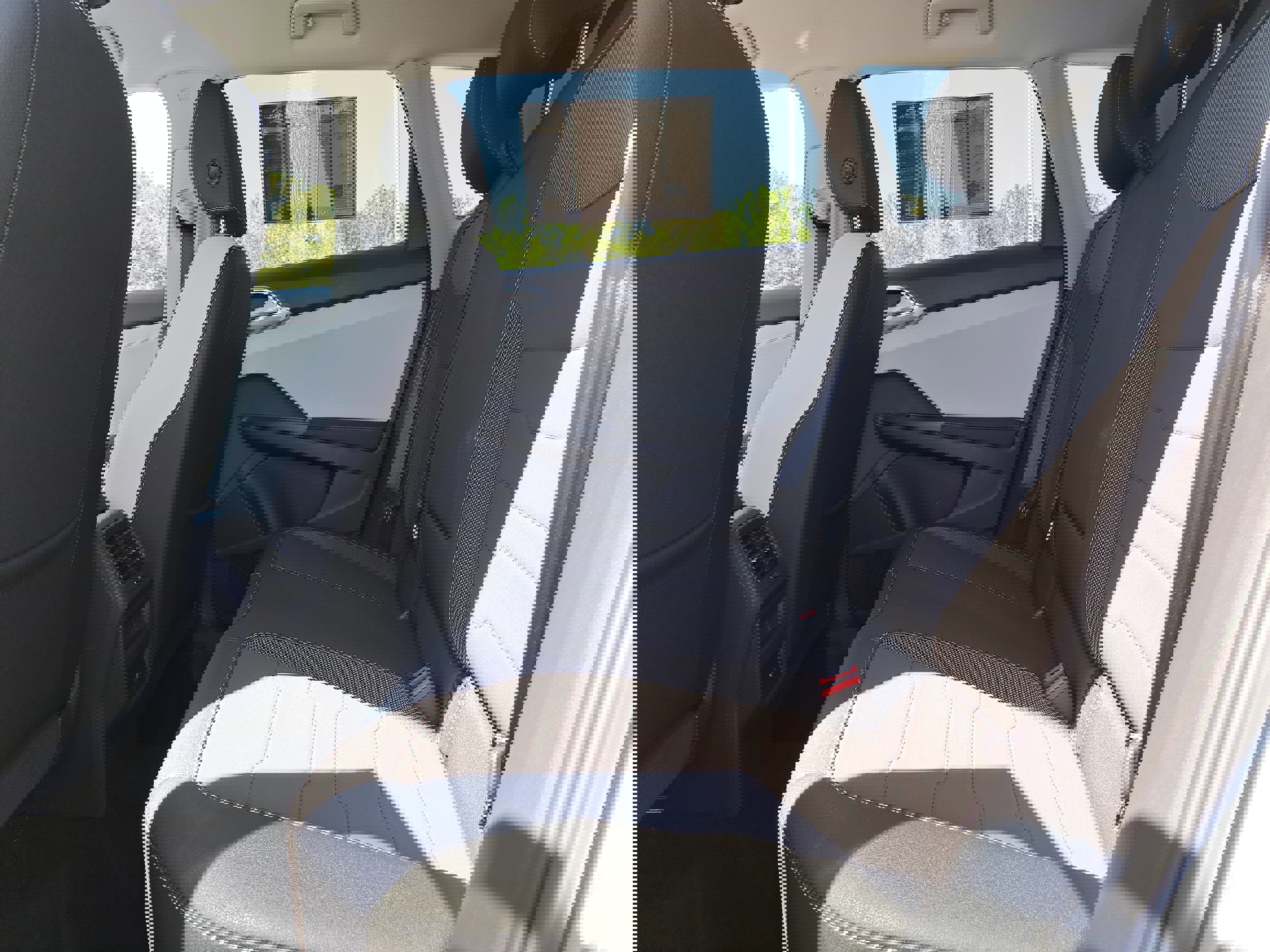 Certified 2025 Volkswagen Taos SE image 14