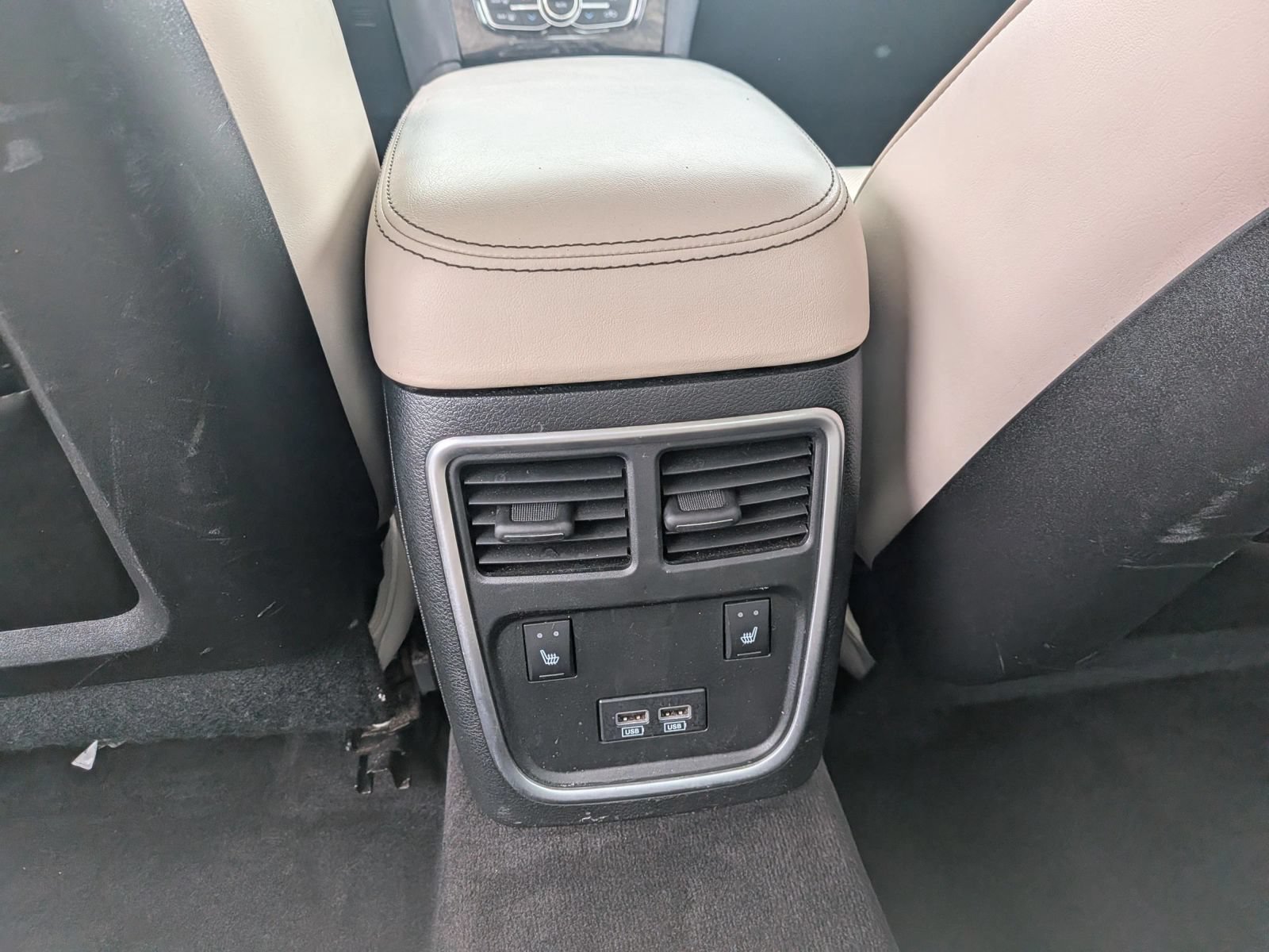 Used 2019 Chrysler 300 Limited RWD image 36