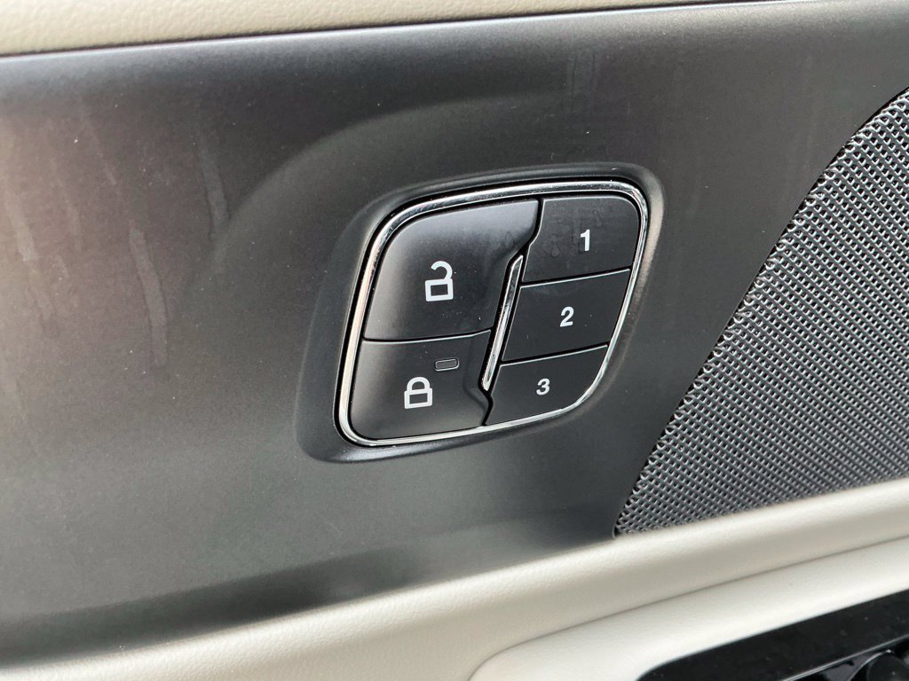 Used 2026 Lincoln Nautilus Premier AWD/4WD image 28
