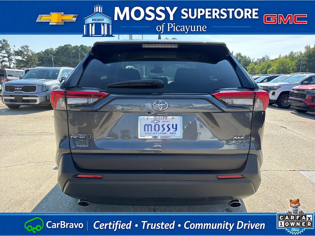 Used 2025 Toyota RAV4 XLE AWD/4WD image 5