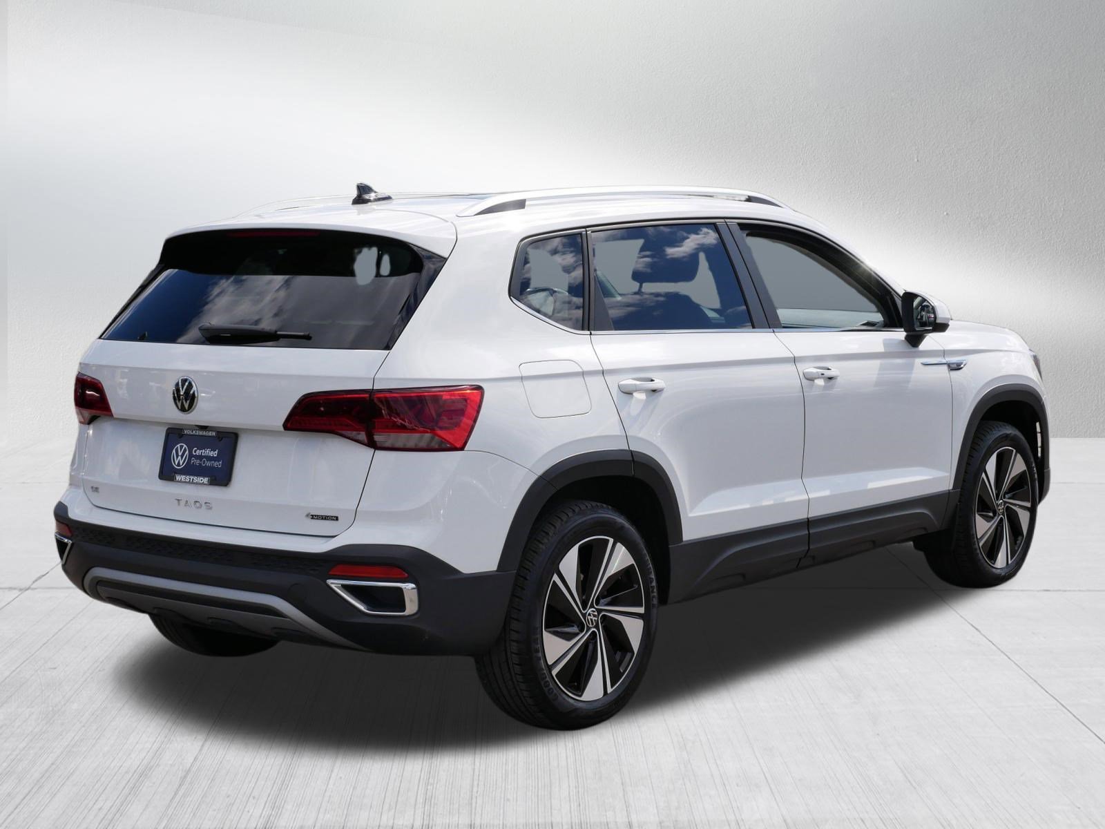 Certified 2024 Volkswagen Taos SE w/ Panoramic Sunroof Package AWD/4WD image 7