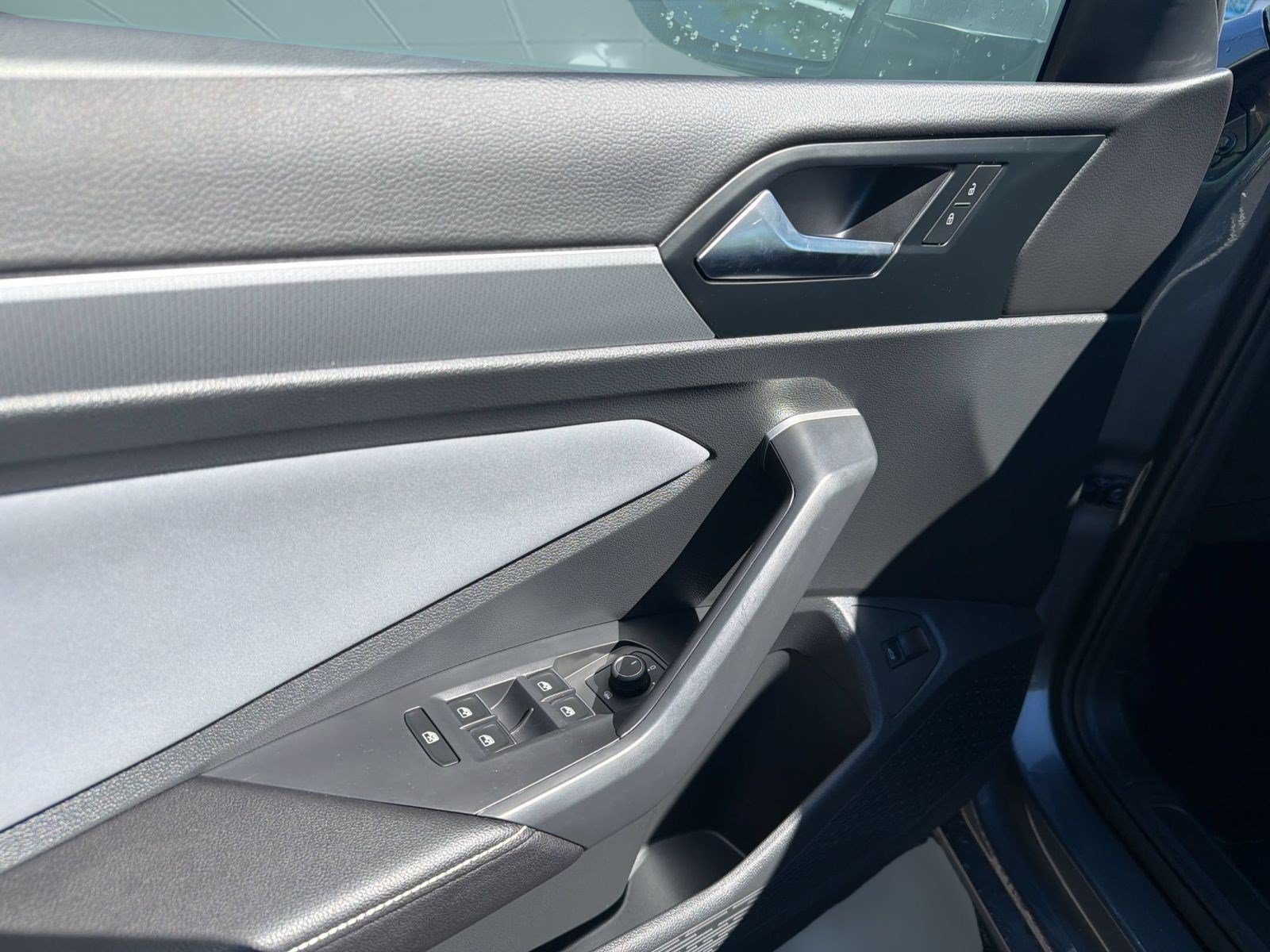 Used 2025 Volkswagen Jetta SE w/ Sunroof Package FWD image 13