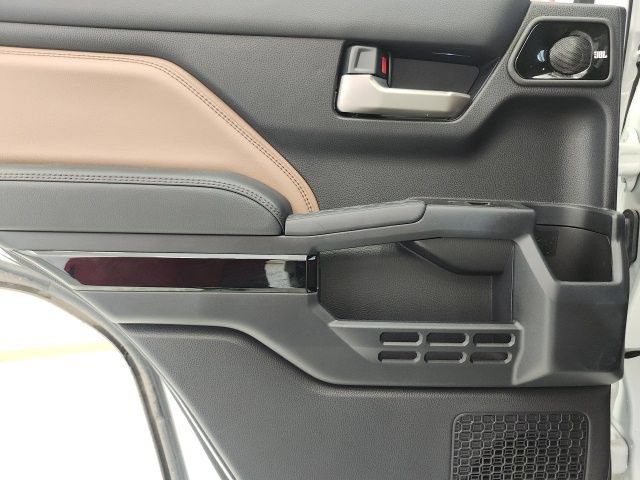 Certified 2025 Toyota 4Runner Limited AWD/4WD image 9