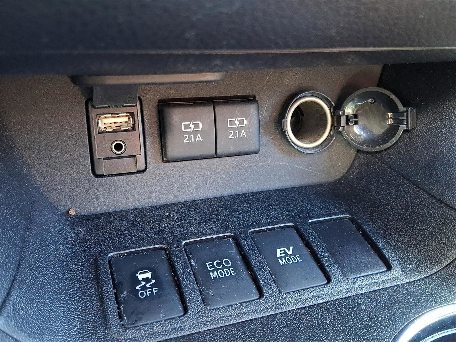 Used 2017 Toyota Highlander Limited AWD/4WD image 16