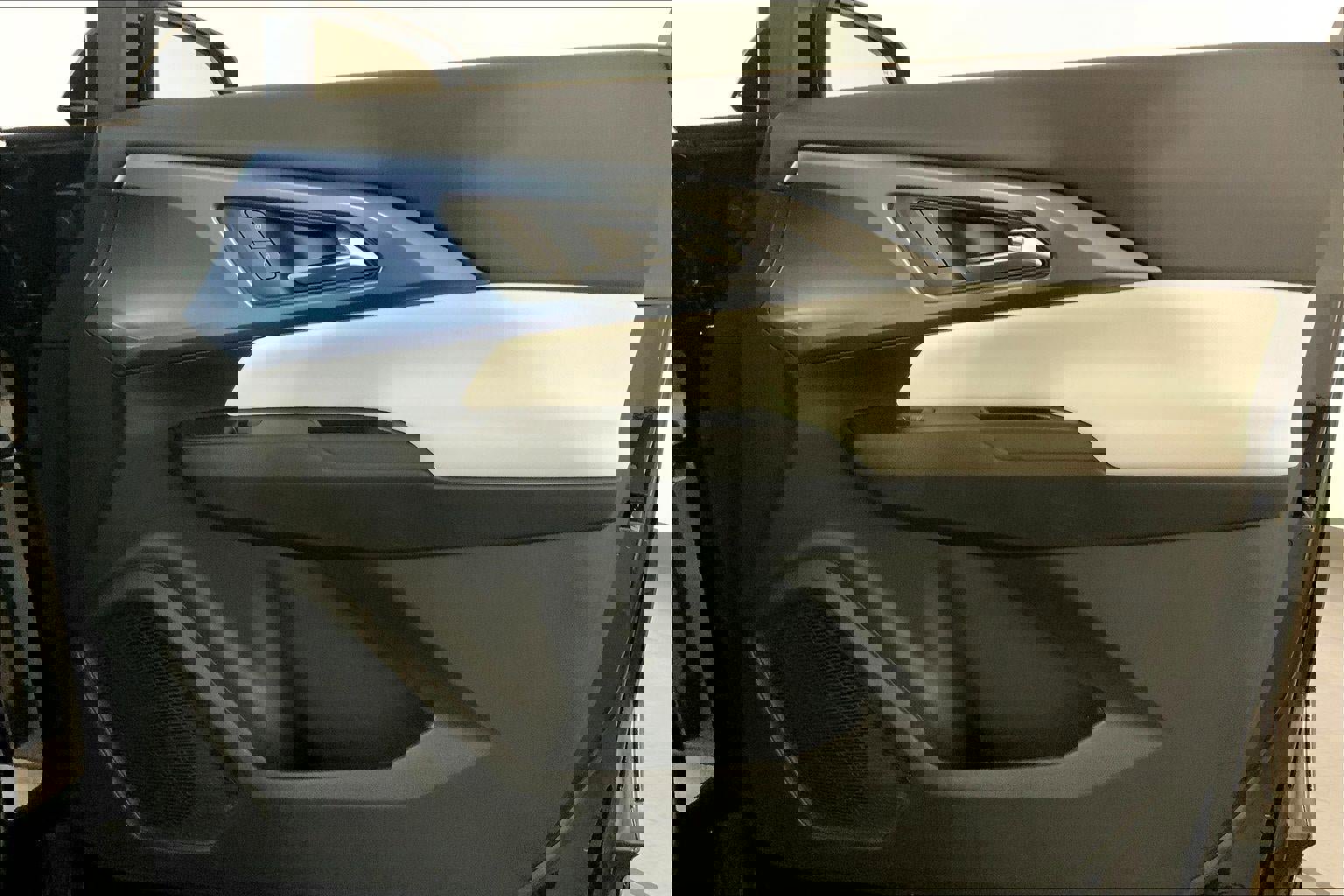 Used 2025 Chevrolet Equinox EV LT image 25