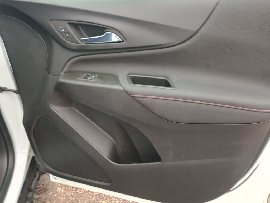 Used 2022 Chevrolet Equinox RS w/ Infotainment Package image 22