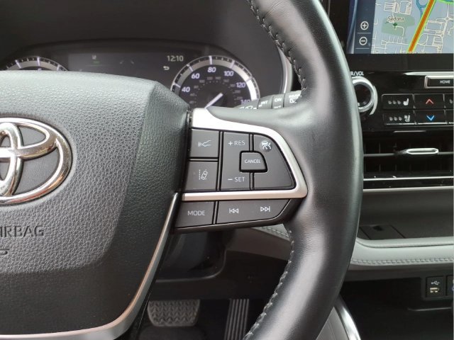 Used 2022 Toyota Highlander Limited AWD/4WD image 17