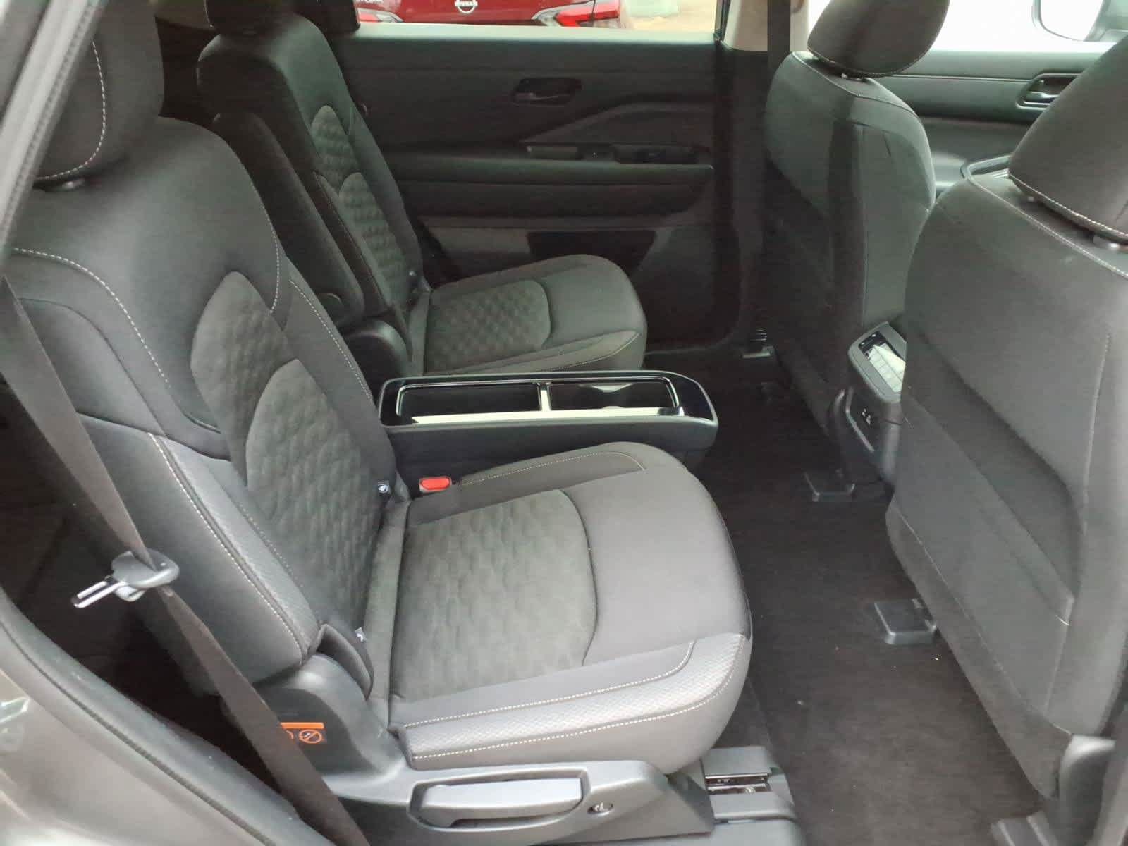 Used 2024 Nissan Pathfinder SV w/ SV Premium Package FWD image 13