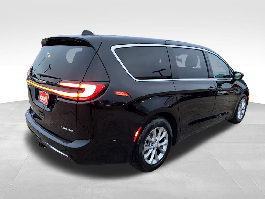 New 2026 Chrysler Pacifica Limited w/ Trailer Tow Group image 5