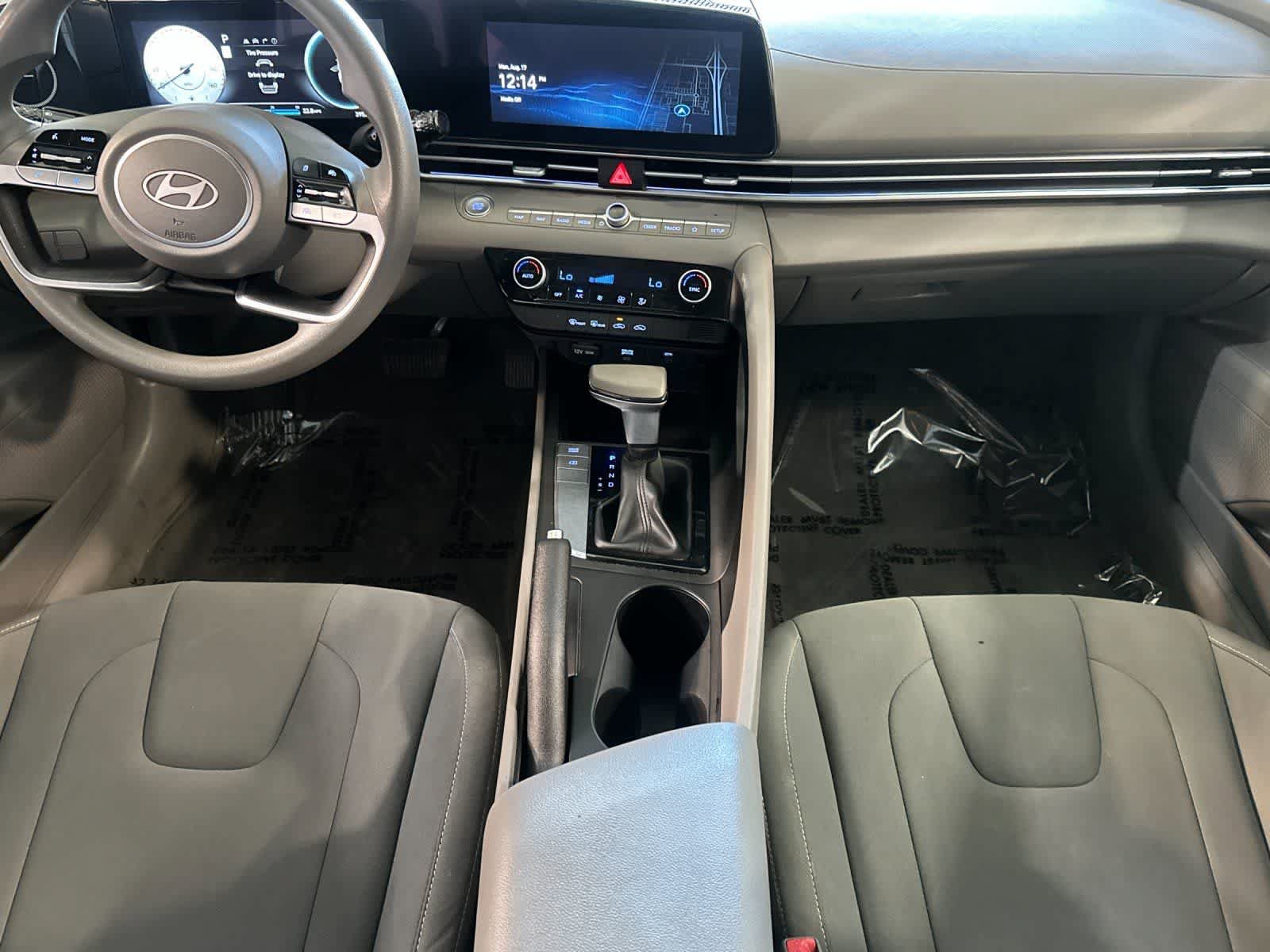 Used 2024 Hyundai Elantra SEL FWD video 4