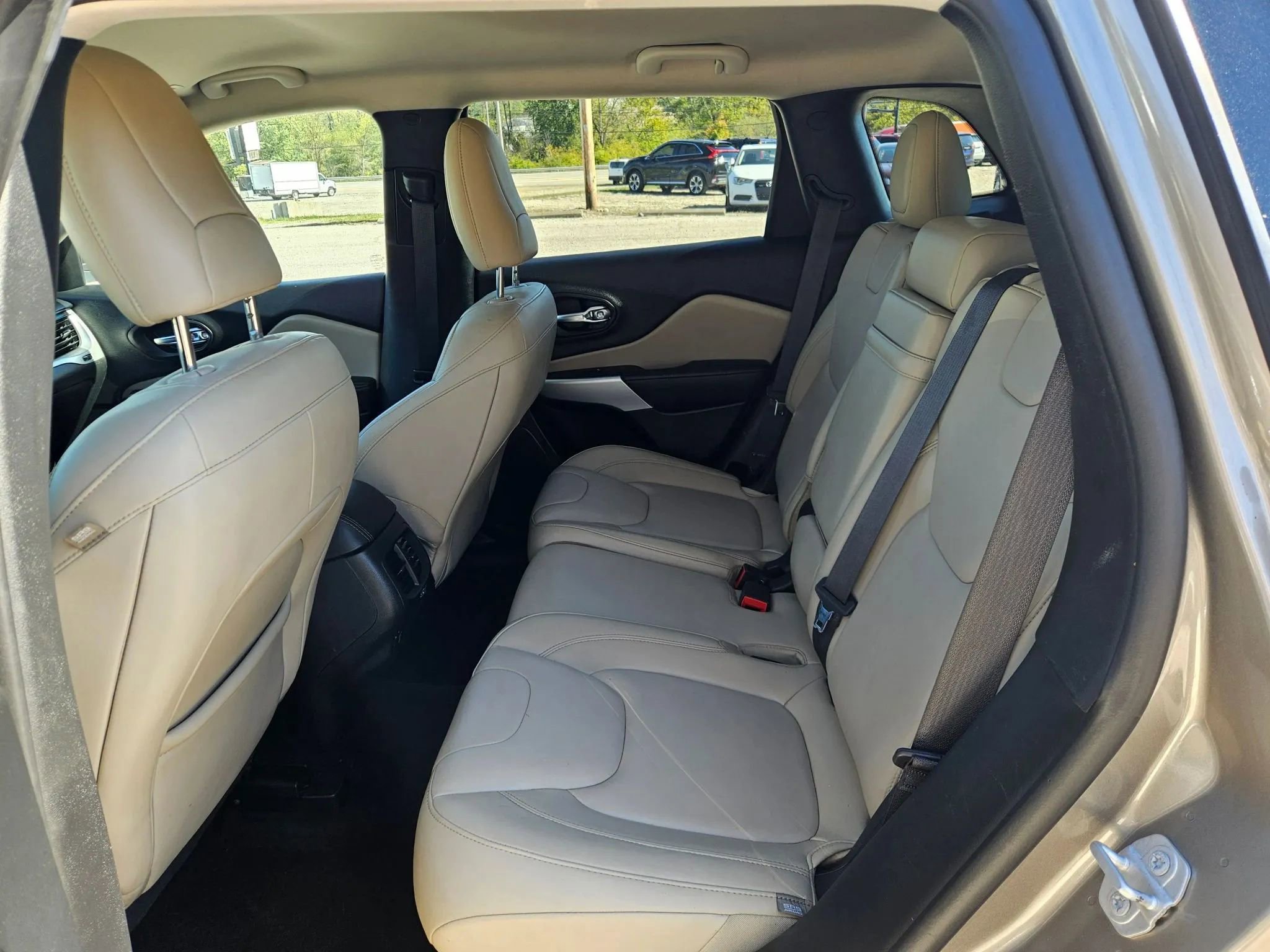 Used 2018 Jeep Cherokee Limited image 15