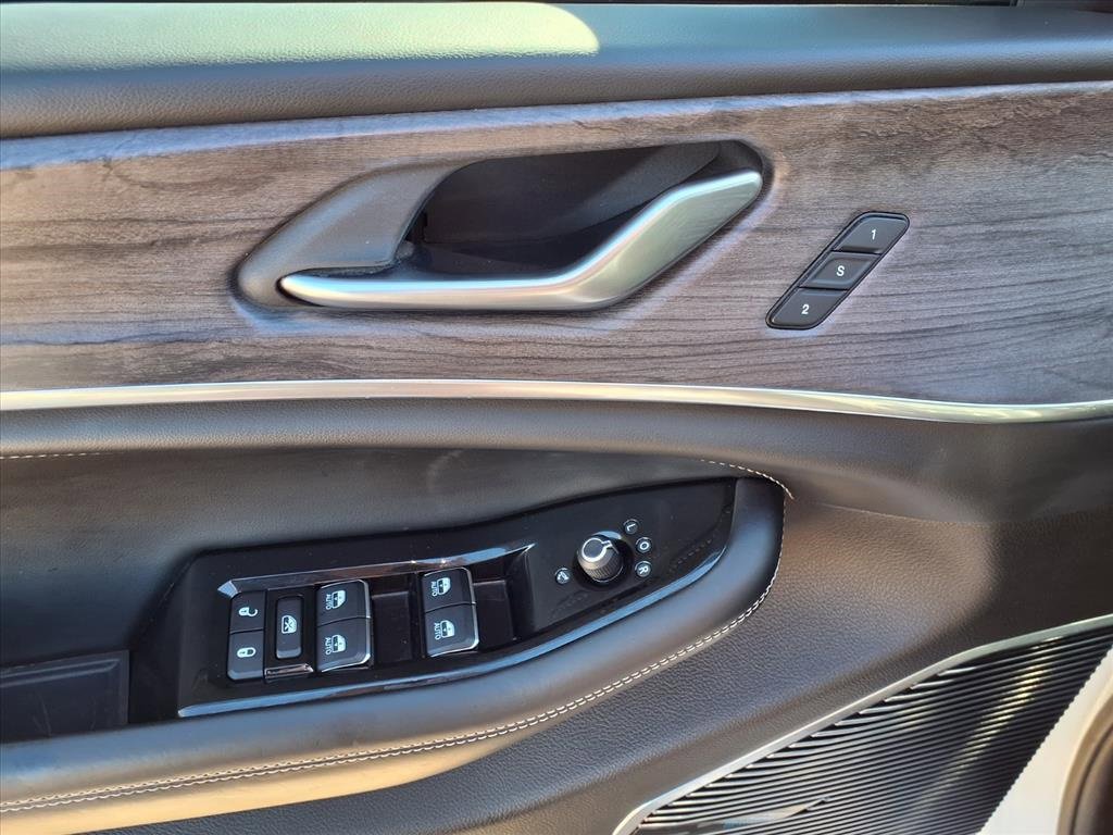 Used 2021 Jeep Grand Cherokee L Overland image 24