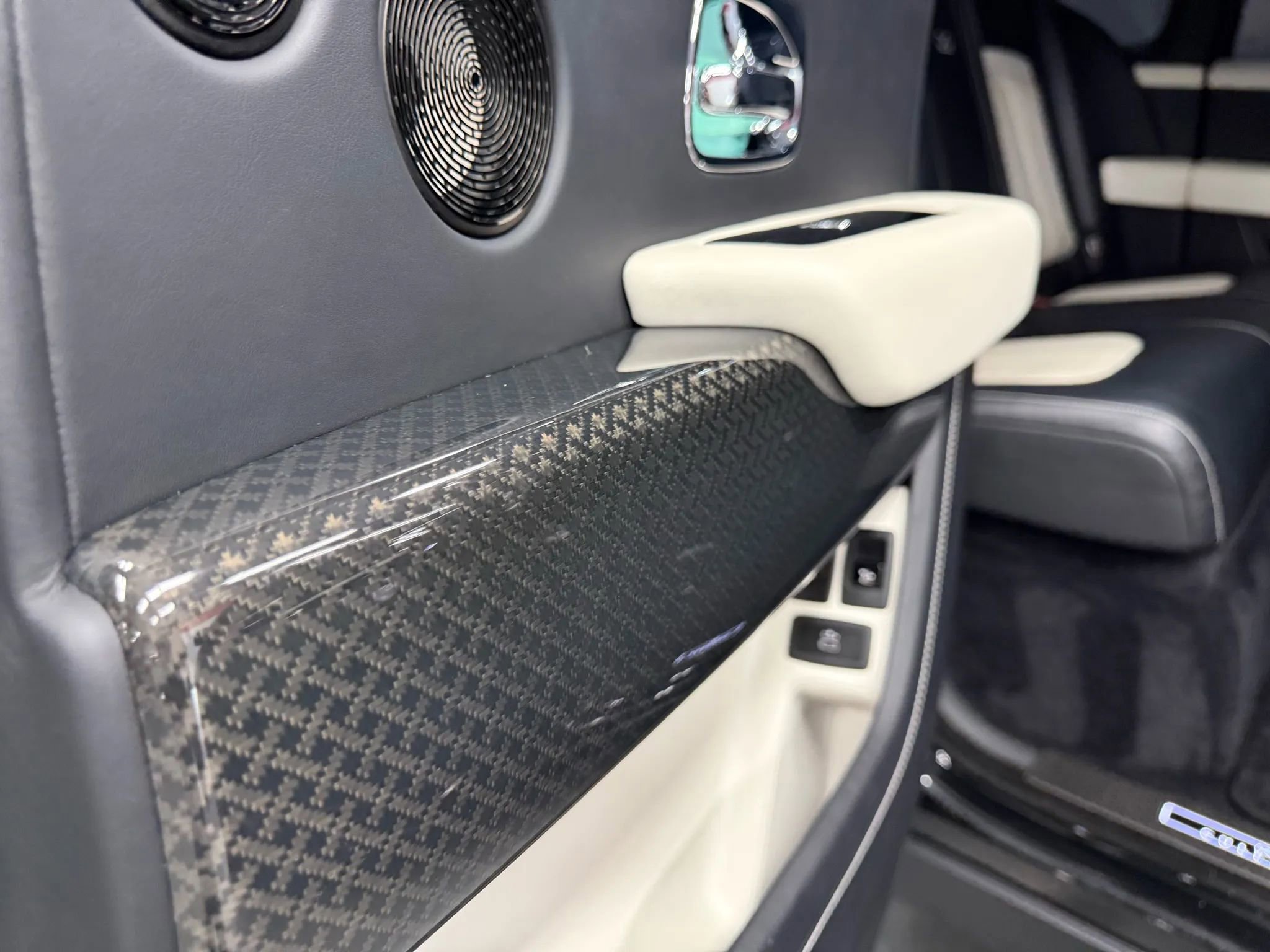 Used 2022 Rolls-Royce Cullinan Black Badge w/ Dark Exterior Package image 60