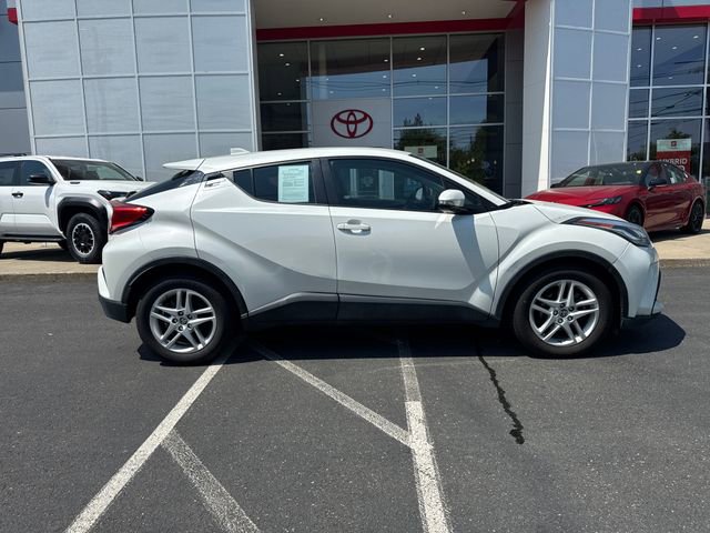 Used 2021 Toyota C-HR LE FWD image 2