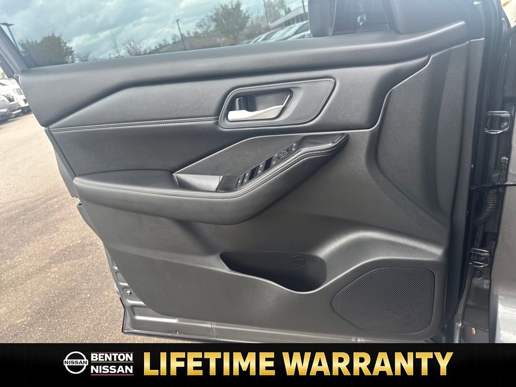 Certified 2025 Nissan Rogue SV w/ SV Premium Package image 11