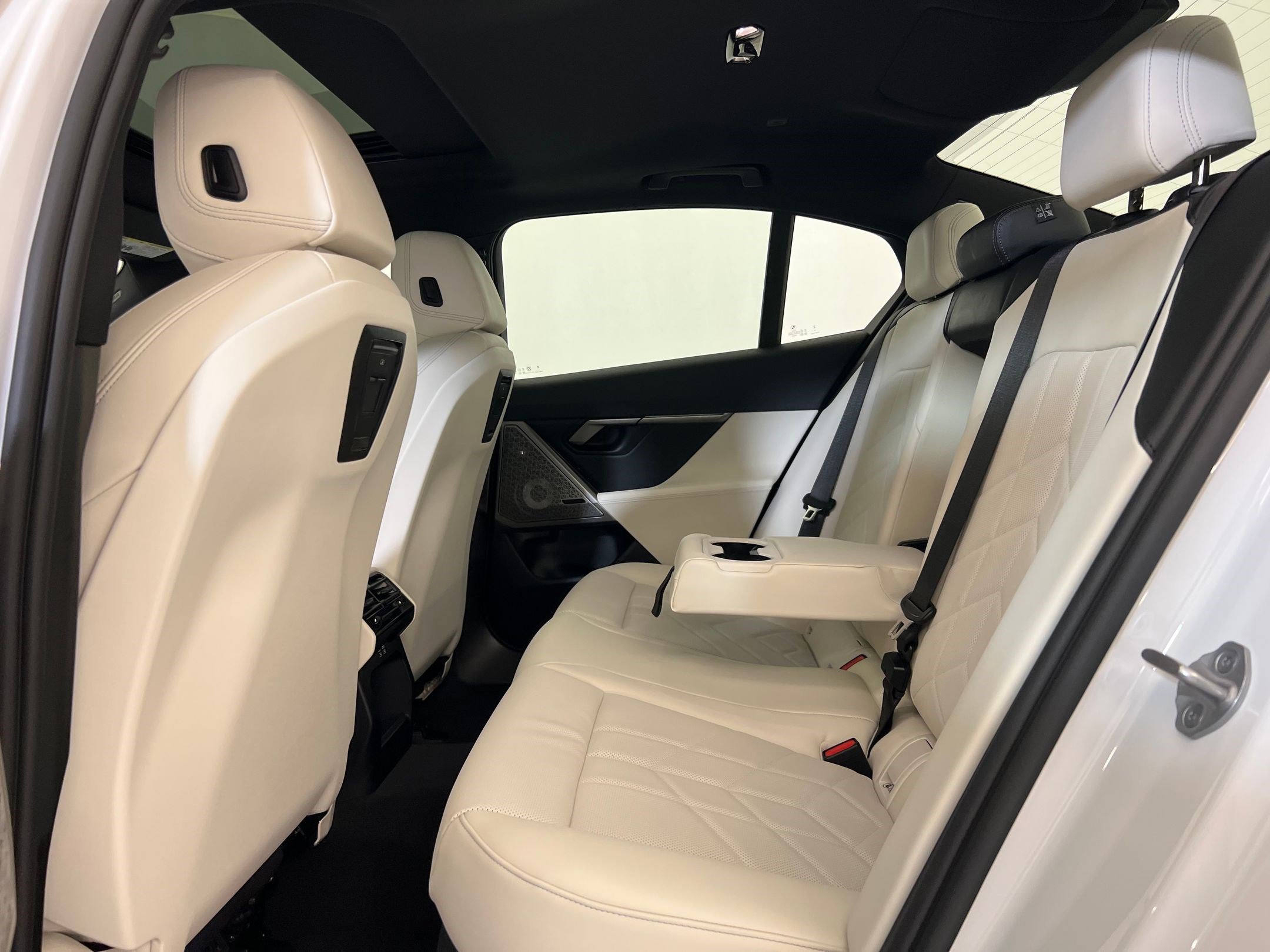 New 2026 BMW i5 eDrive40 RWD image 32