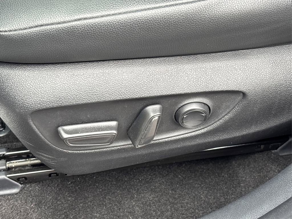 Used 2025 Toyota Grand Highlander XLE image 34