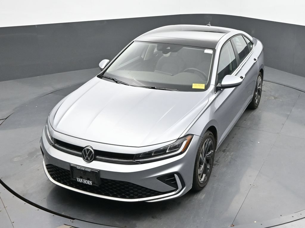 Used 2025 Volkswagen Jetta SE FWD image 17