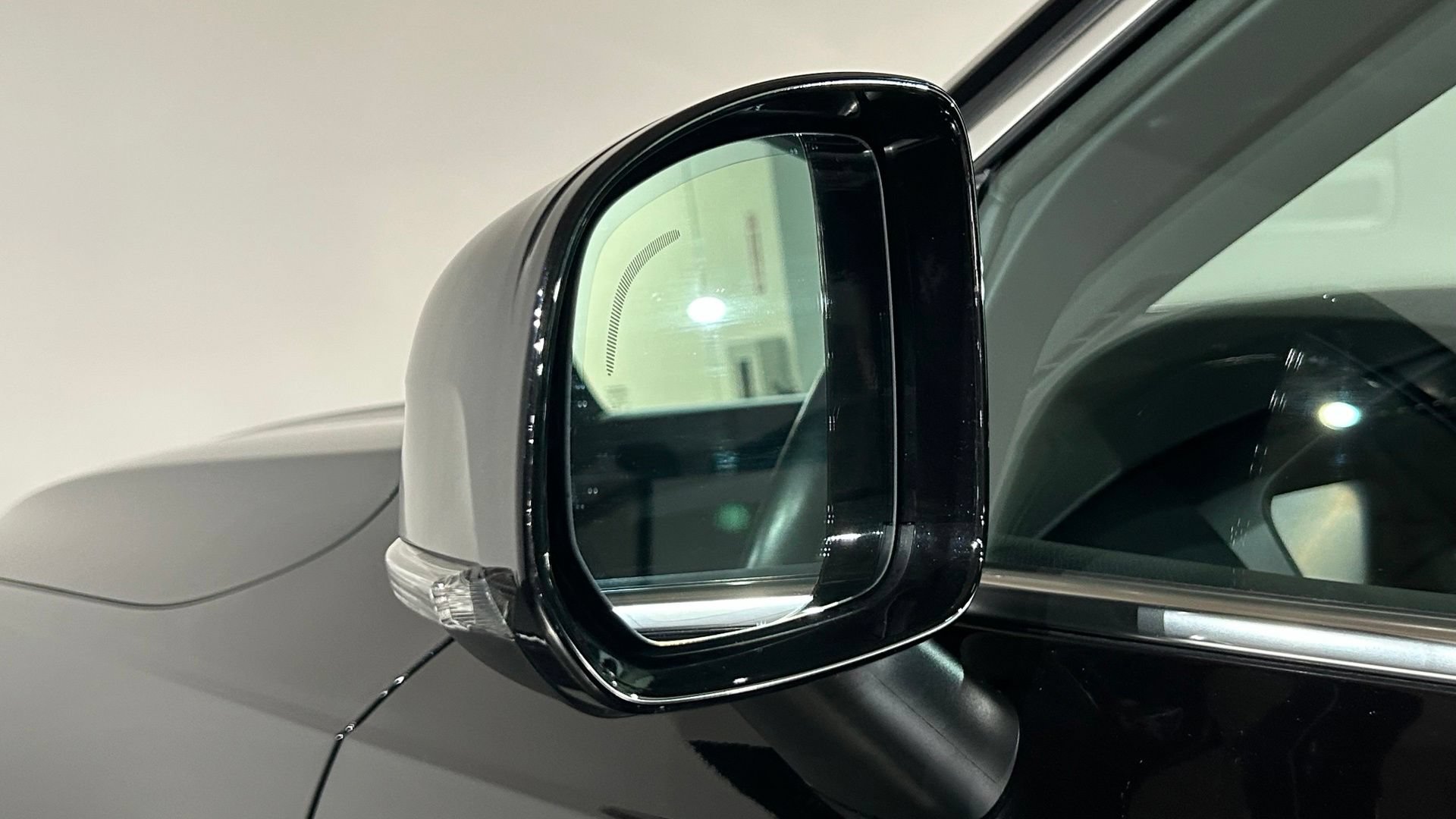 Used 2018 Volvo XC90 T5 Momentum w/ Convenience Package AWD/4WD image 18