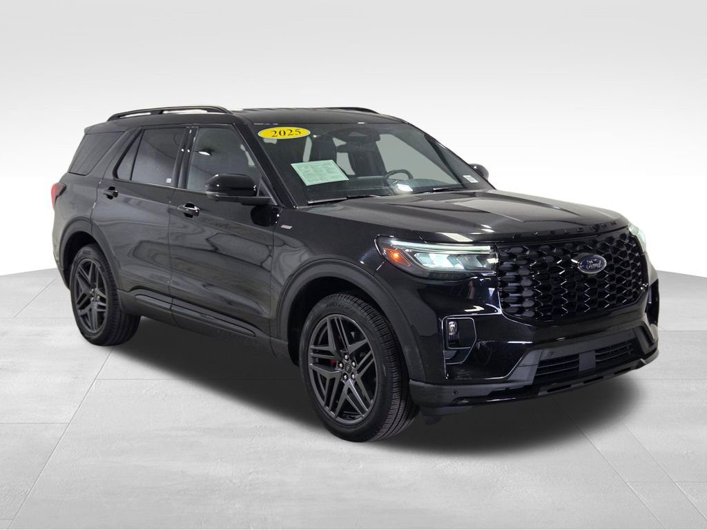 Used 2025 Ford Explorer ST-Line w/ ST-Line Street Pack image 17