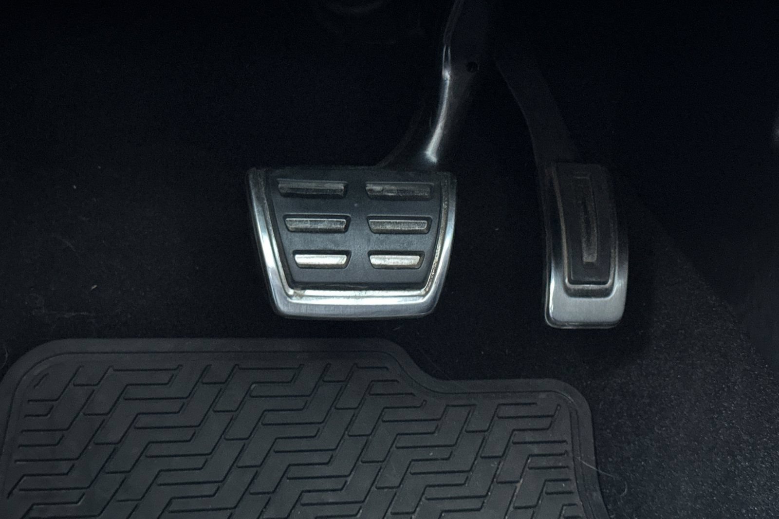 Used 2021 Volkswagen Atlas Cross Sport SEL Premium R-Line w/ Luggage Net & Mats Package AWD/4WD image 44