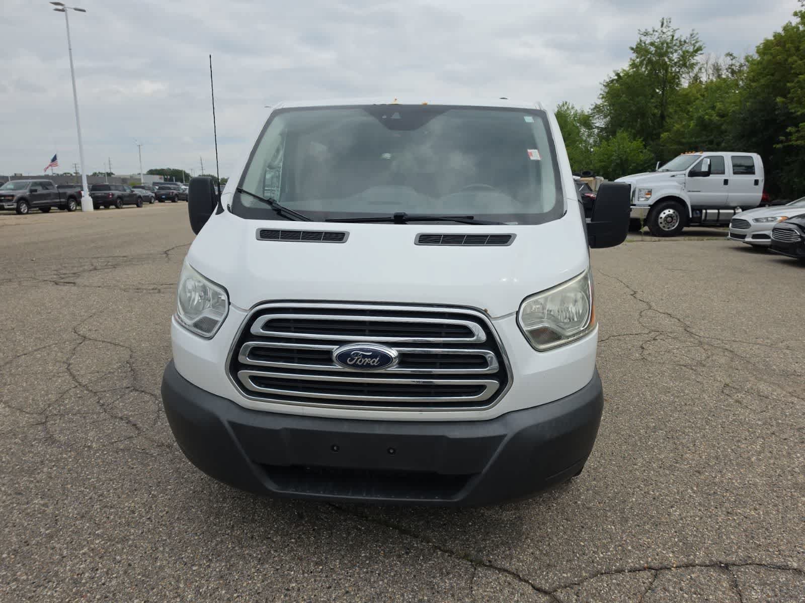 Used 2016 Ford Transit 150 XLT RWD image 2