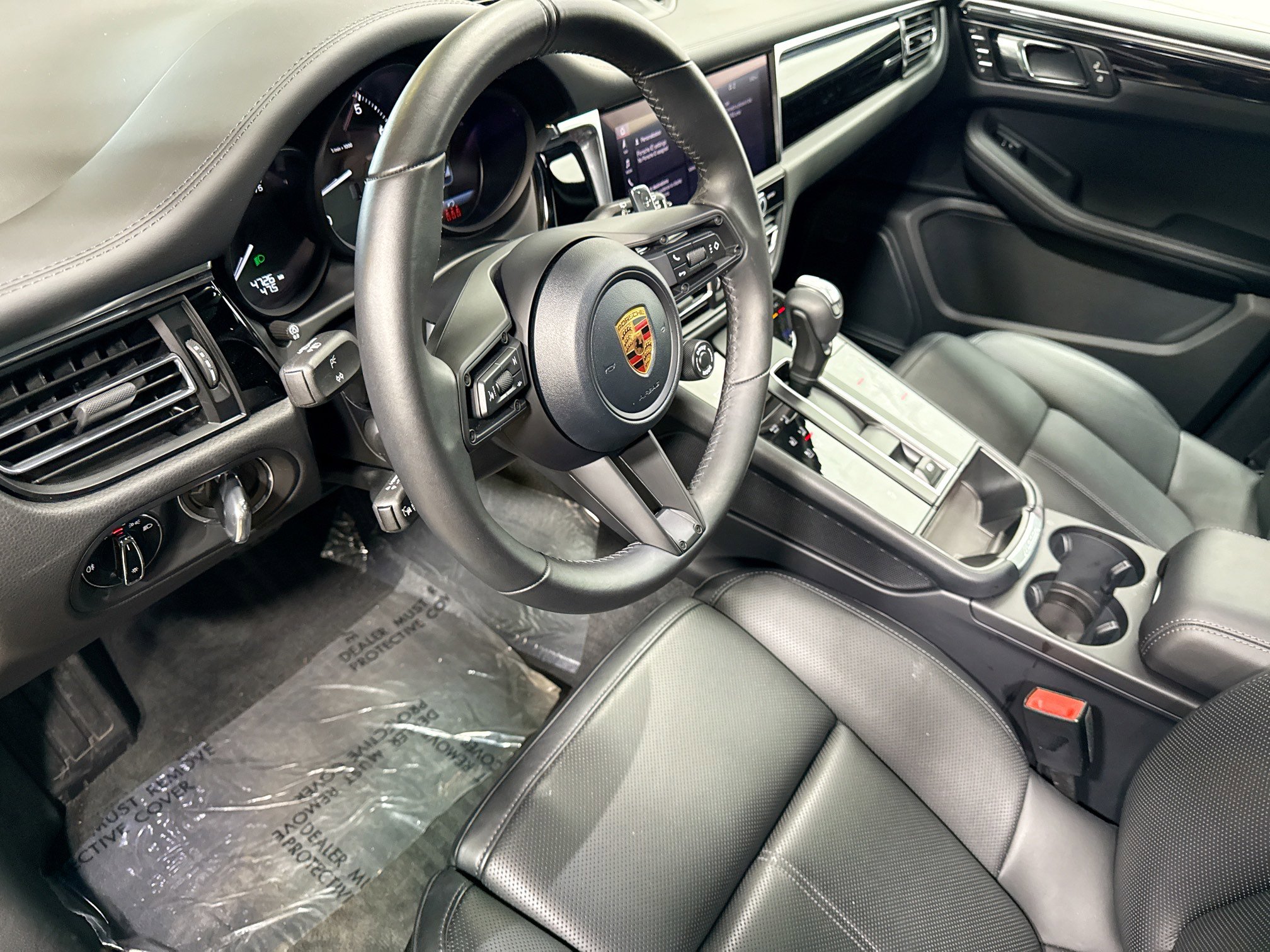 Certified 2026 Porsche Macan AWD/4WD image 4