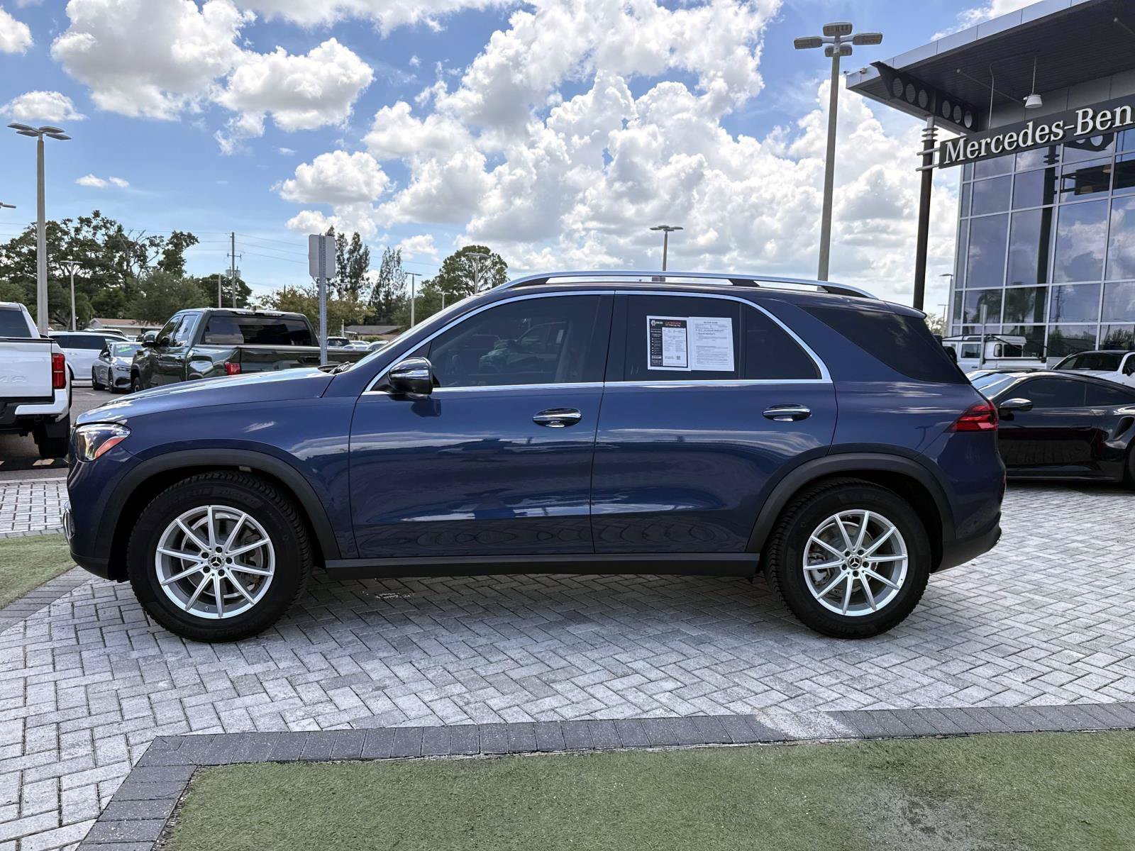 Certified 2025 Mercedes-Benz GLE 350 4MATIC image 3